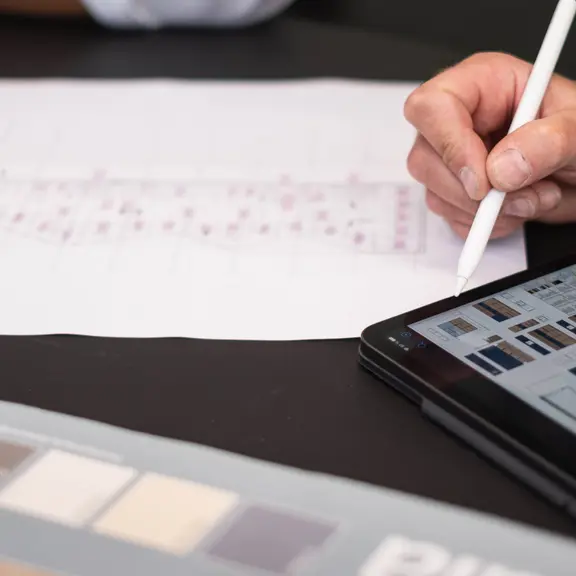 Scopri le nostre soluzioni di qualità per insegne, segnaletica e scritte 3D fresate.